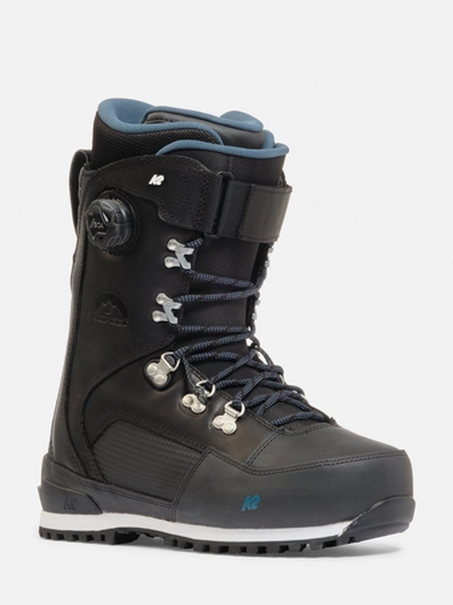 Black snow boot
